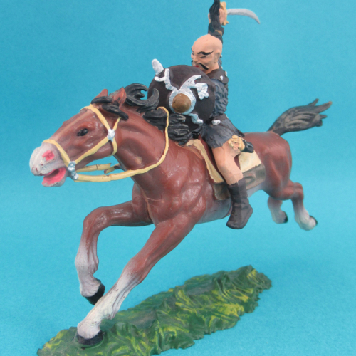 8758  Hun nu tête avec épée et bouclier (III) sur cheval 1.